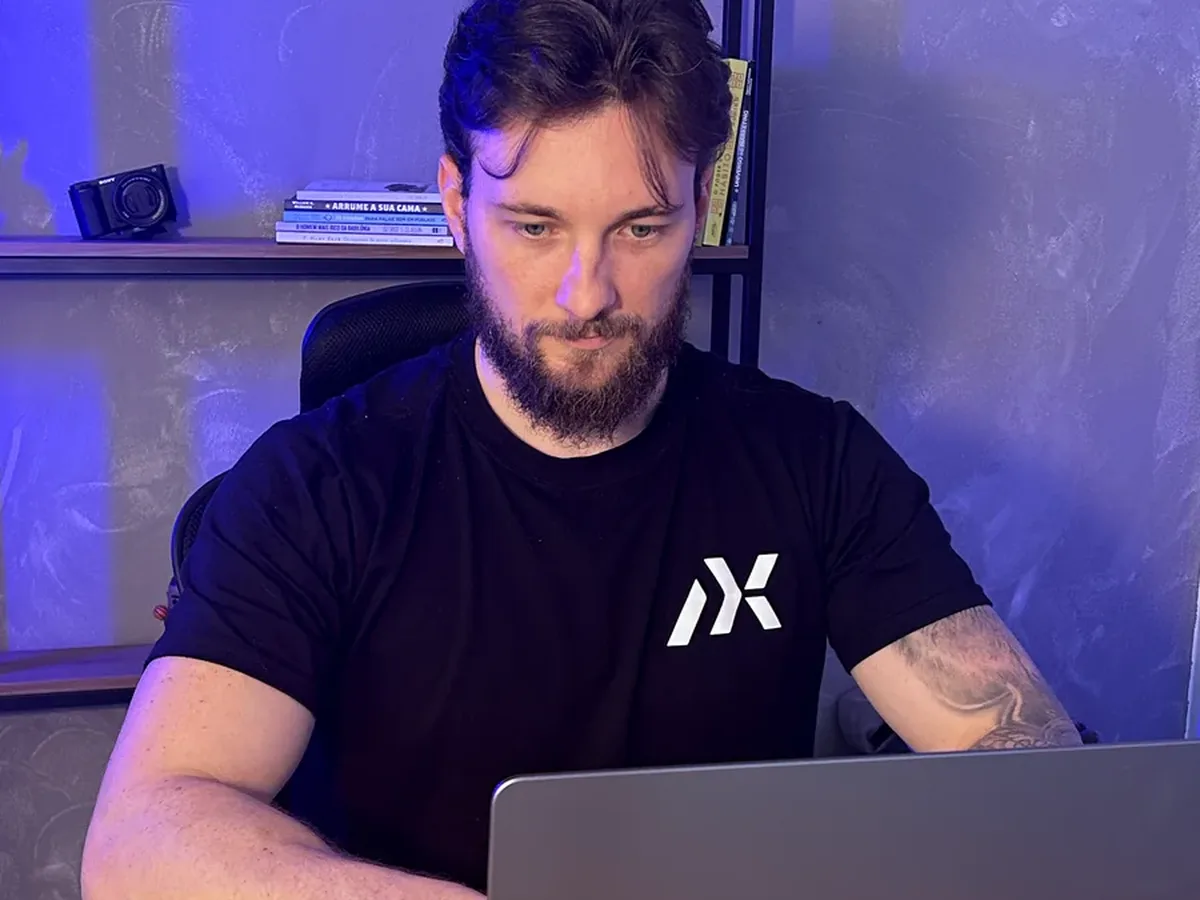 Gustavo Tizoni, sócio fundador da Praxis Growth, na sede em Joinville